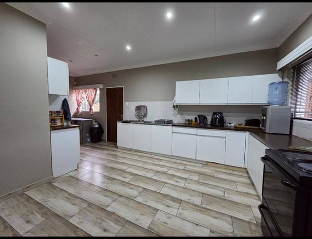 4 BEDROOM HOUSE FOR SALE IN MONUMENT